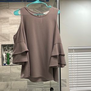 Super cute gray shirt